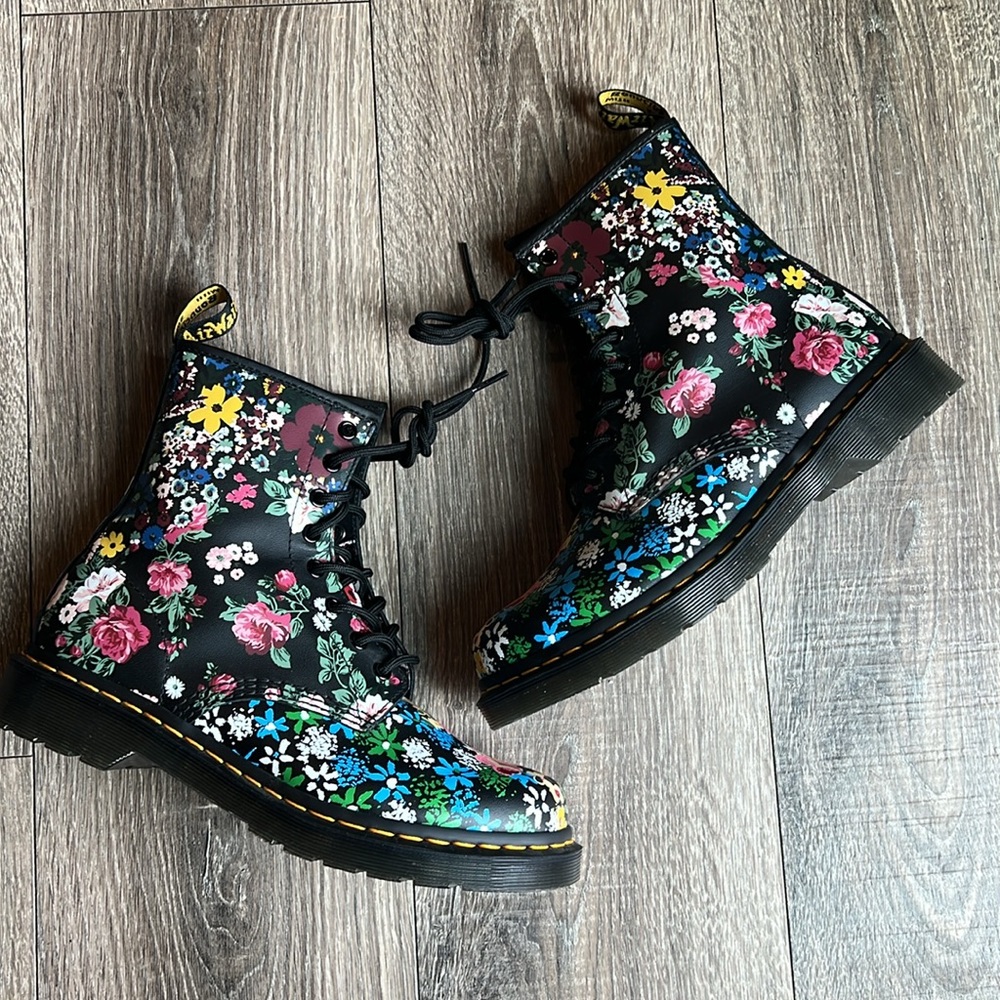 NWOT Dr.Martens Pascal Floral Mashup Boots